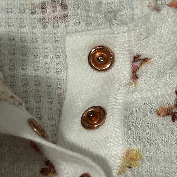 Women's Free People Cream Floral Thermal Shirt - MEDIIUM - Picture 5 of 10